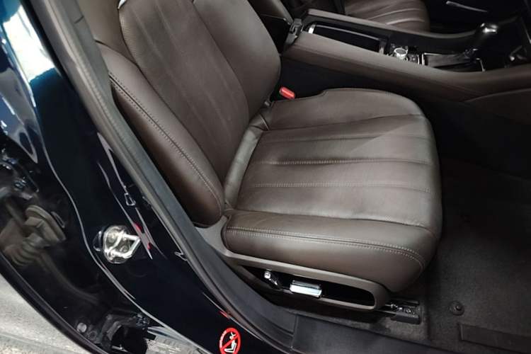 Used Mazda Atenza 2021 2.5L Blue Sky Prestige Edition Right Front Seat