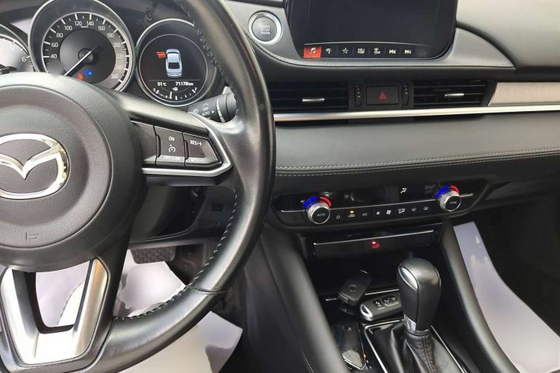 Used Mazda Atenza 2021 2.0L Blue Sky Luxury Edition Interior 2