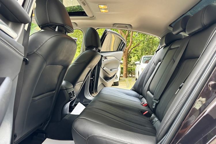 Used Mazda Atenza 2021 2.0L Blue Sky Luxury Edition Interior 3