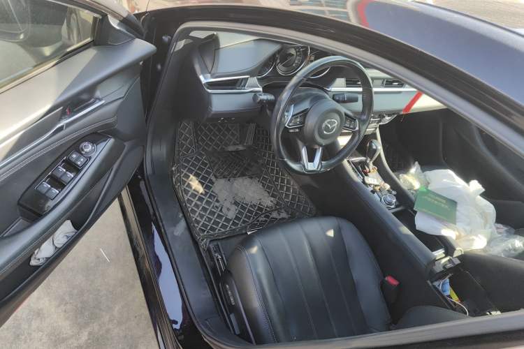 Used Mazda Atenza 2021 2.0L Blue Sky Luxury Edition Interior 3