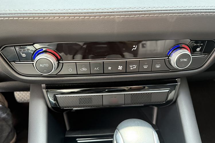 Used Mazda Atenza 2021 2.5L Sky Blue Sport Edition Interior 4