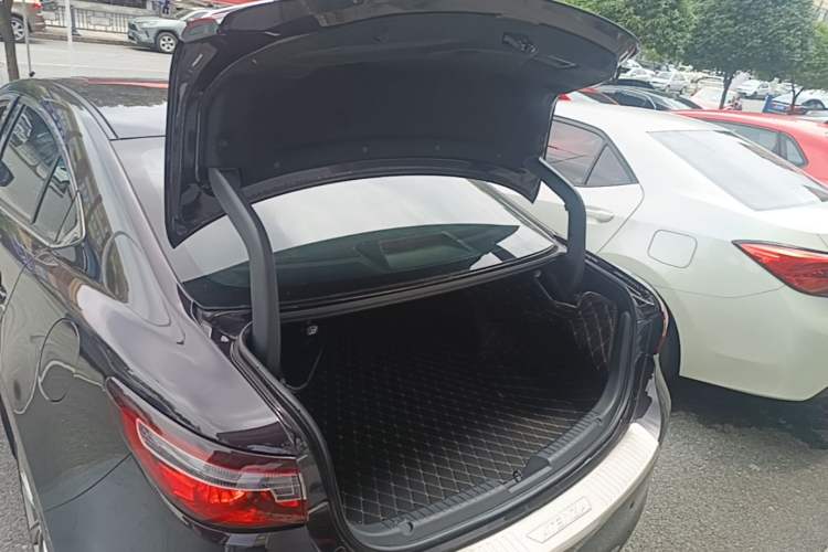 Used Mazda Atenza 2021 2.5L Blue Sky Prestige Edition Trunk