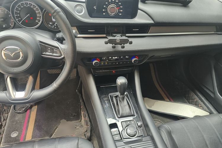 Used Mazda Atenza 2021 2.0L Blue Sky Luxury Edition Center Console