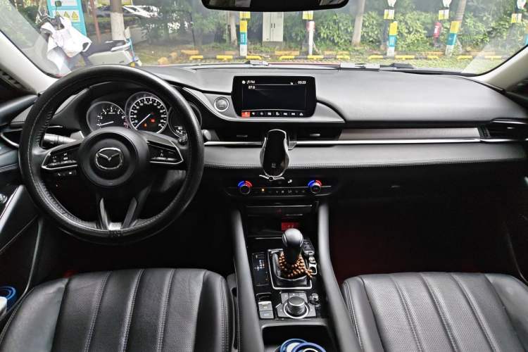 Used Mazda Atenza 2021 2.0L Blue Sky Luxury Edition Center Console