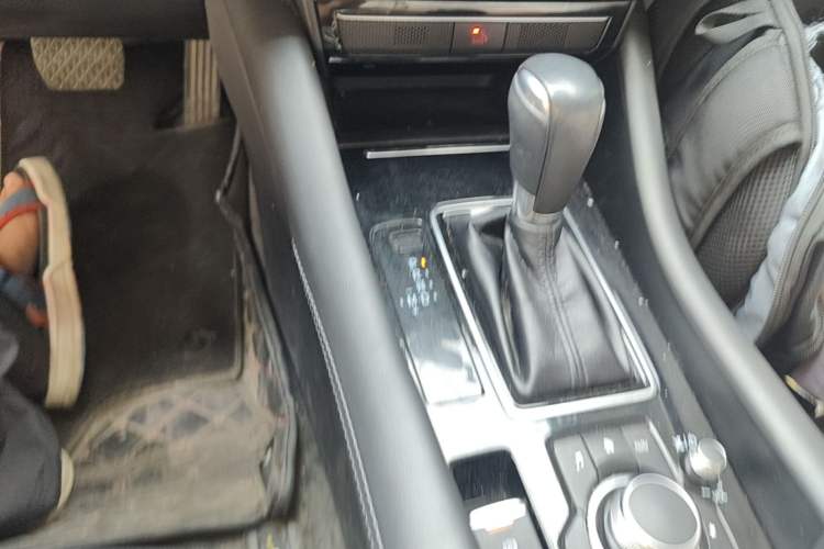 Used Mazda Atenza 2021 2.0L Blue Sky Luxury Edition Gear Lever