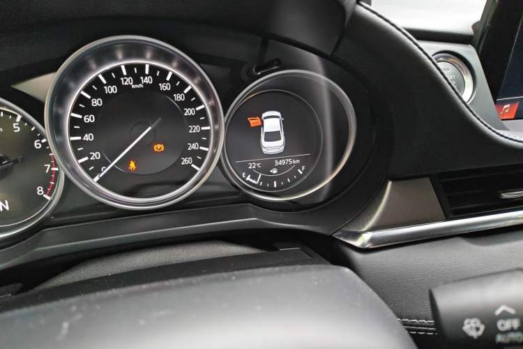 Used Mazda Atenza 2021 2.0L Blue Sky Luxury Edition Odometer Close Up