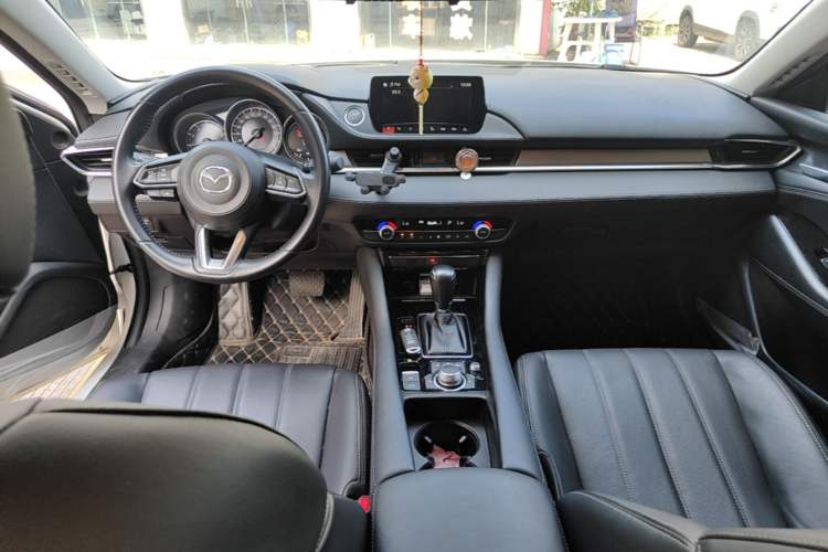 Used Mazda Atenza 2021 2.0L Blue Sky Luxury Edition Center Console