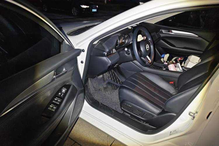 Used Mazda Atenza 2021 2.0L Blue Sky Luxury Edition Driver Seat