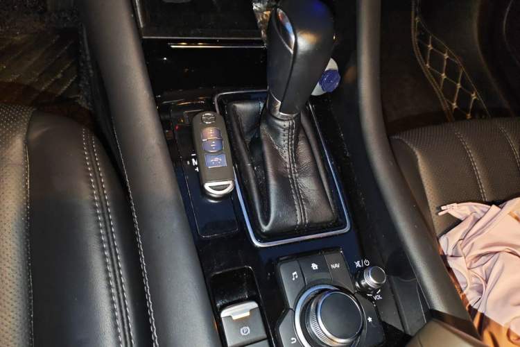 Used Mazda Atenza 2021 2.0L Blue Sky Luxury Edition Gear Lever