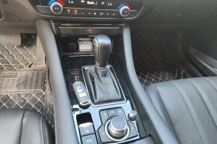 Used Mazda Atenza 2021 2.0L Blue Sky Luxury Edition Gear Lever