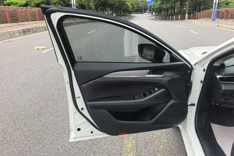 Used Mazda Atenza 2021 2.5L Sky Blue Sport Edition Interior 10