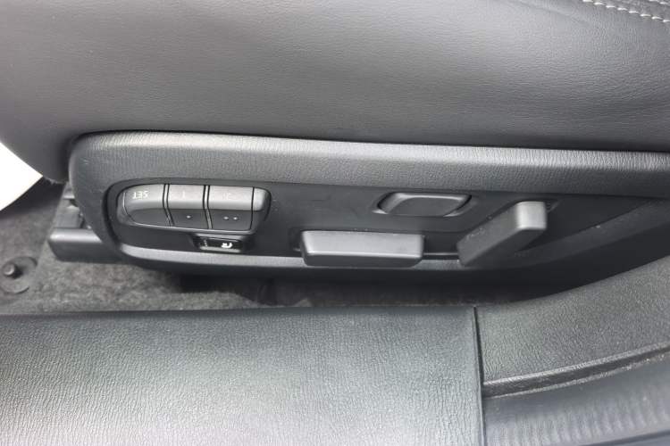 Used Mazda Atenza 2021 2.5L Sky Blue Sport Edition Interior 9