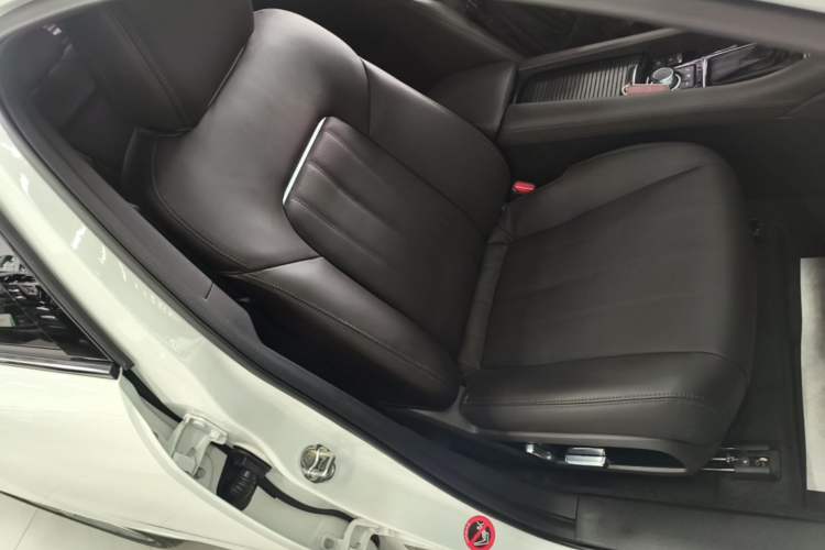 Used Mazda Atenza 2021 2.5L Blue Sky Prestige Edition Right Front Seat