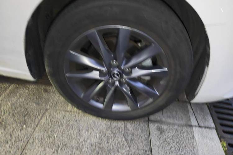 Used Mazda Atenza 2021 2.0L Blue Sky Luxury Edition Right Front Wheel Hub