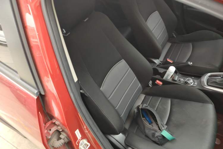 Used Mazda CX-3 2018 2.0L Automatic Luxury Version Right Front Seat