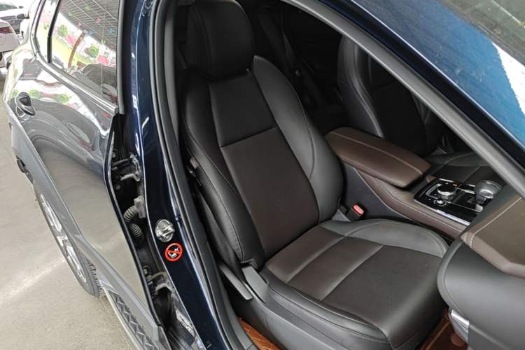 Used Mazda CX-30 EV 2021 Pure Electric Deluxe Edition Right Front Seat