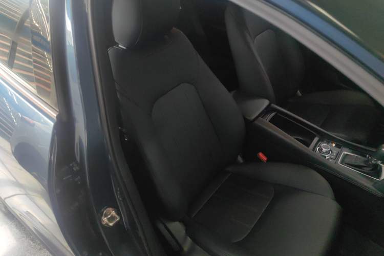 Used Mazda CX-4 2020 2.0L Automatic Two-Wheel Drive Blue Sky Dynamic Edition Right Front Seat