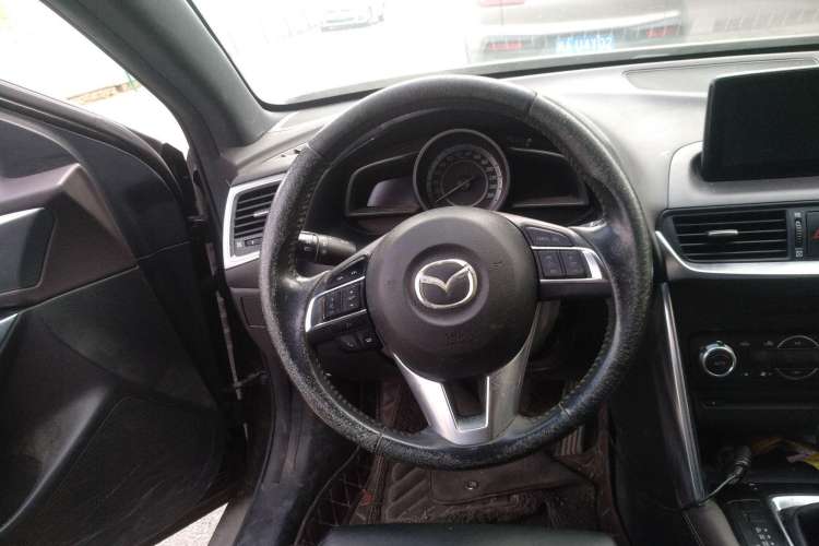 Used Mazda CX-4 2016 2.0L Automatic 2WD Blue Sky Luxury Edition Steering Wheel