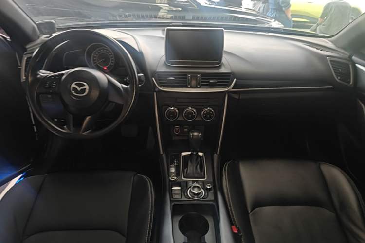 Used Mazda CX-4 2016 2.0L Automatic 2WD Blue Sky Dynamic Edition Center Console