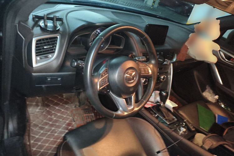 Used Mazda CX-4 2016 2.0L Automatic 2WD Blue Sky Luxury Edition Center Console