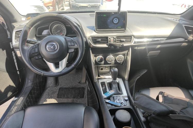 Used Mazda CX-4 2016 2.0L Automatic 2WD Blue Sky Dynamic Edition Center Console