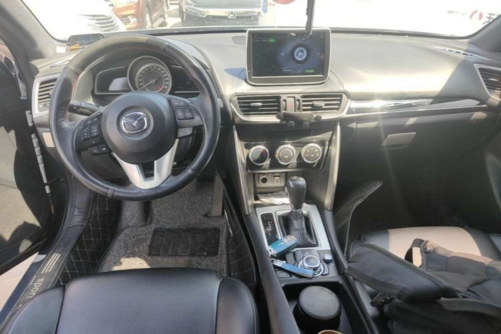 Used Mazda CX-4 2016 2.0L Automatic 2WD Blue Sky Dynamic Edition Center Console