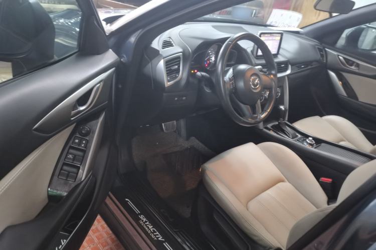 Used Mazda CX-4 2016 2.0L Automatic 2WD Blue Sky Dynamic Leather Edition Interior 3
