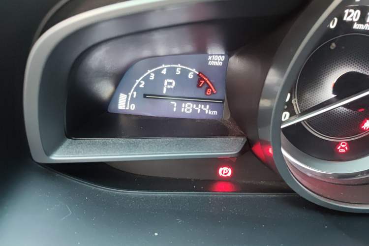 Used Mazda CX-4 2016 2.0L Automatic 2WD Blue Sky Luxury Edition Odometer Close Up