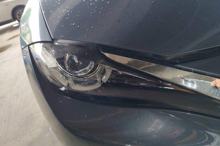 Used Mazda CX-4 2016 2.0L Automatic 2WD Blue Sky Luxury Edition Right Front Headlight