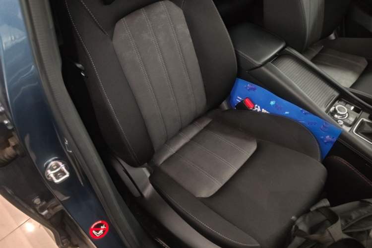 Used Mazda CX-4 2016 2.0L Automatic 2WD Blue Sky Dynamic Edition Right Front Seat