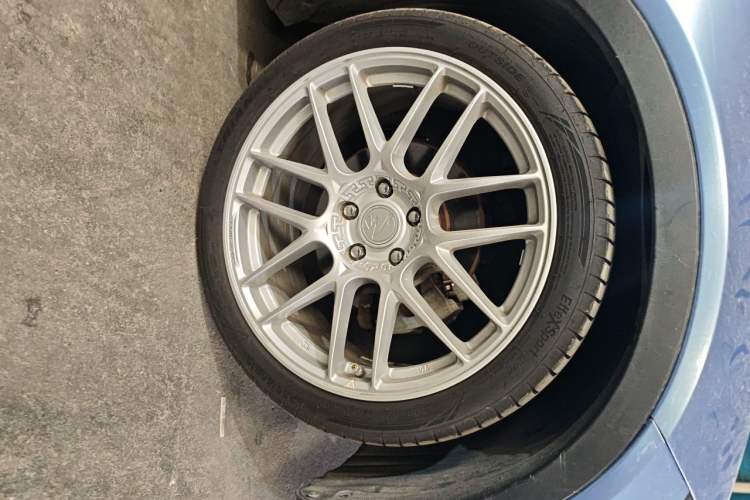 Used Mazda CX-4 2016 2.0L Manual Two-Wheel Drive Blue Sky Dynamic Edition Right Front Wheel Hub