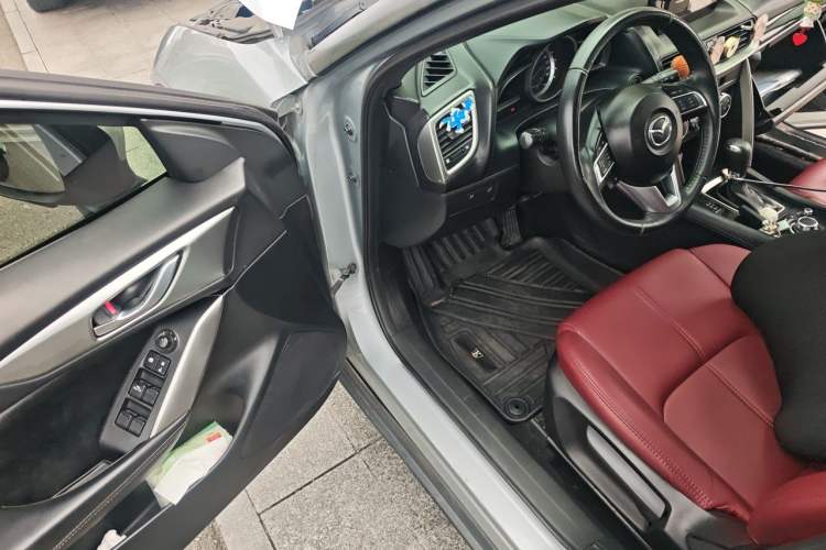 Used Mazda CX-4 2016 2.0L Automatic 2WD Blue Sky Dynamic Leather Edition Driver Seat