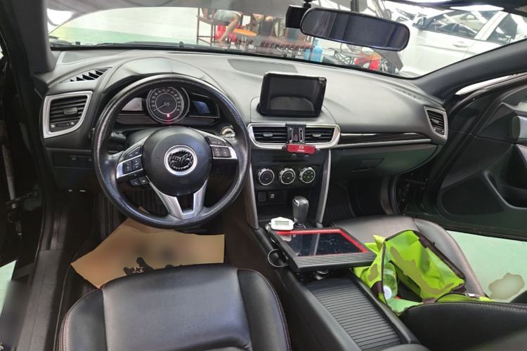 Used Mazda CX-4 2016 2.0L Automatic 2WD Blue Sky Dynamic Edition Center Console