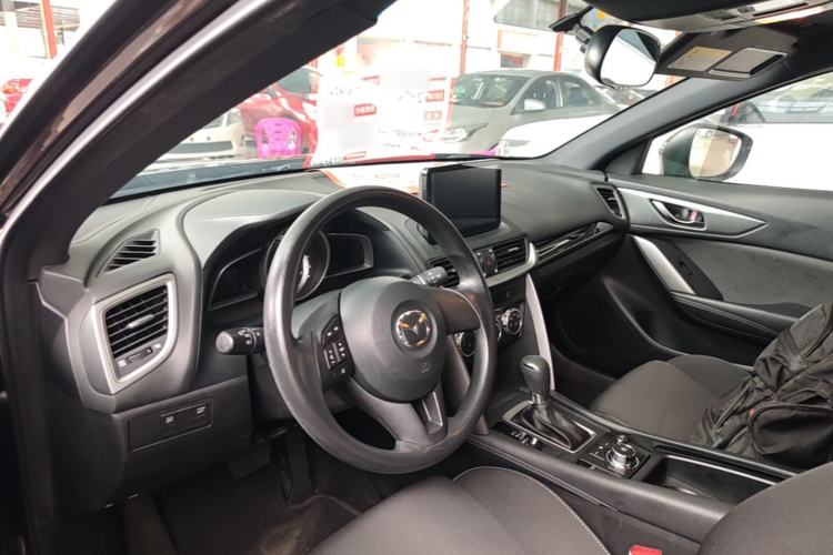 Used Mazda CX-4 2016 2.0L Automatic 2WD Blue Sky Dynamic Edition Center Console