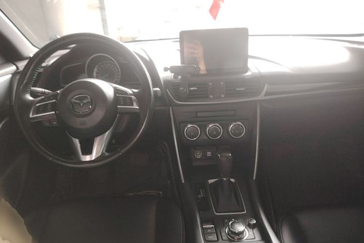 Used Mazda CX-4 2016 2.0L Automatic 2WD Blue Sky Dynamic Leather Edition Center Console