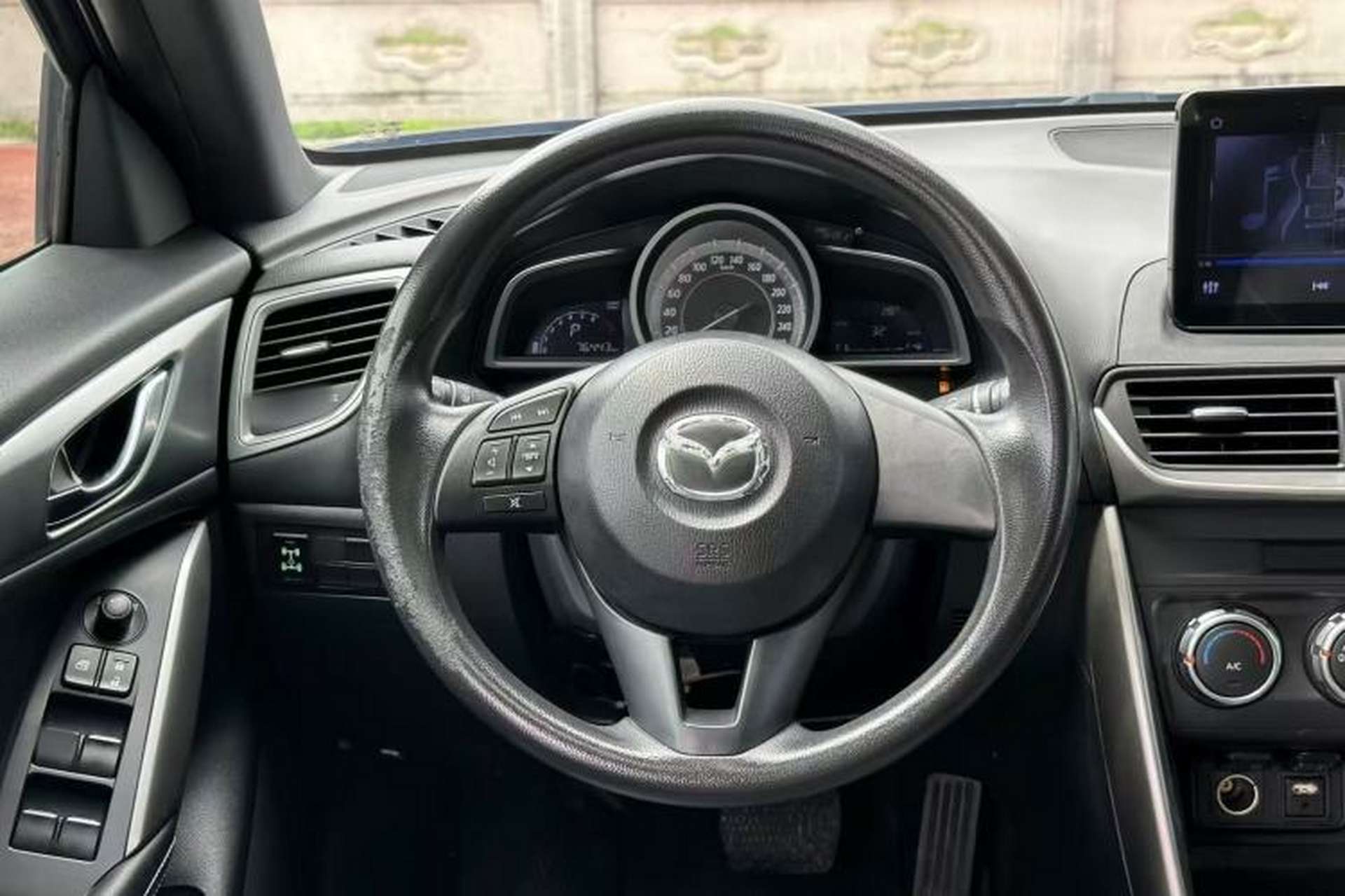 Used Mazda CX-4 2016 2.0L Automatic 2WD Blue Sky Dynamic Edition Interior 4