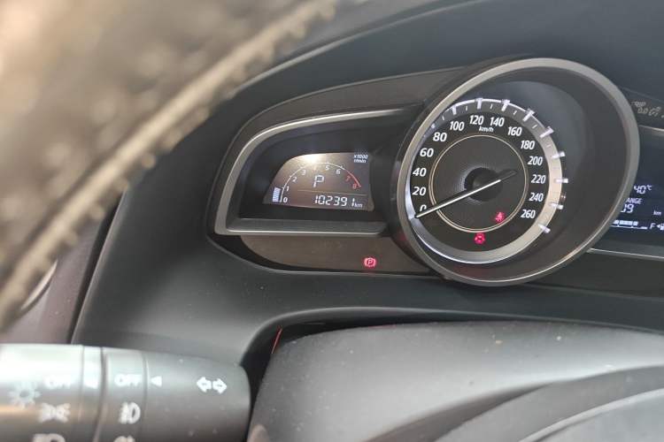 Used Mazda CX-4 2016 2.0L Automatic 2WD Blue Sky Luxury Edition Odometer Close Up