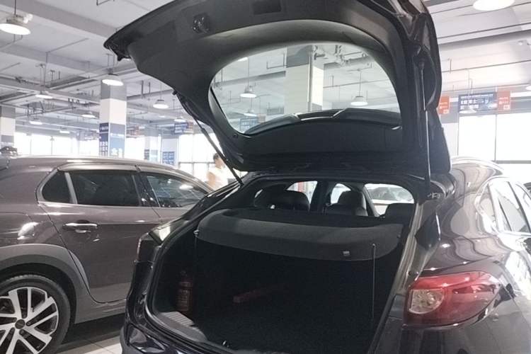 Used Mazda CX-4 2016 2.0L Automatic 2WD Blue Sky Dynamic Edition Trunk