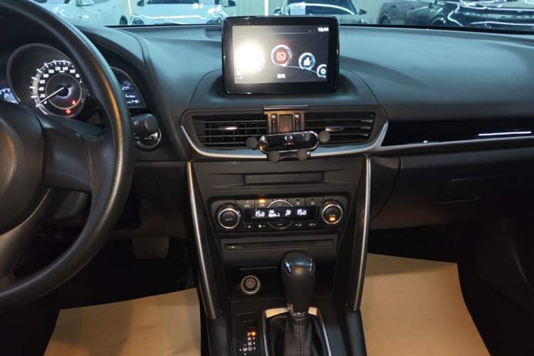 Used Mazda CX-4 2016 2.0L Automatic Two-Wheel Drive Blue Sky Exploration Edition Audio And AC Panel