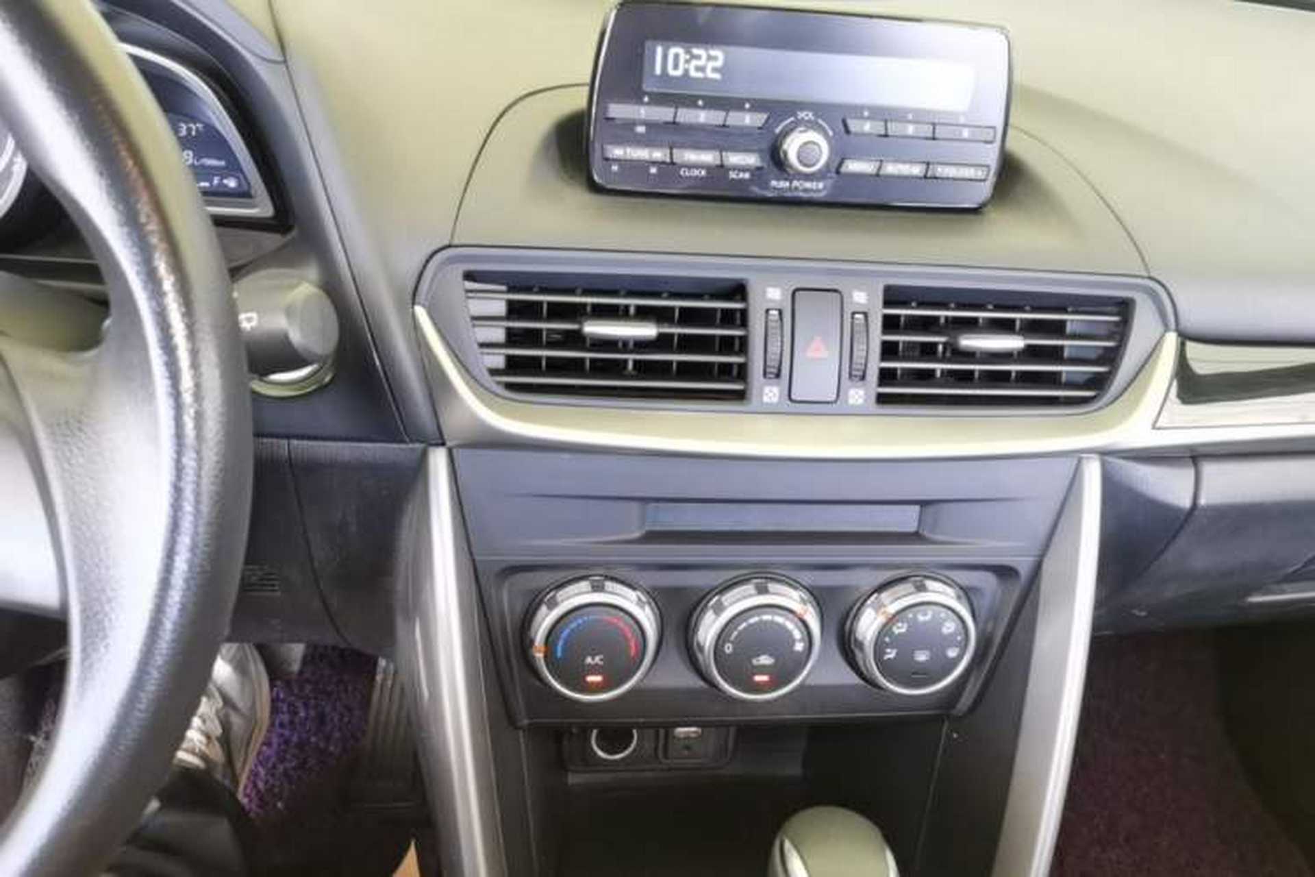 Used Mazda CX-4 2016 2.0L Automatic 2WD Blue Sky Dynamic Edition Audio And AC Panel