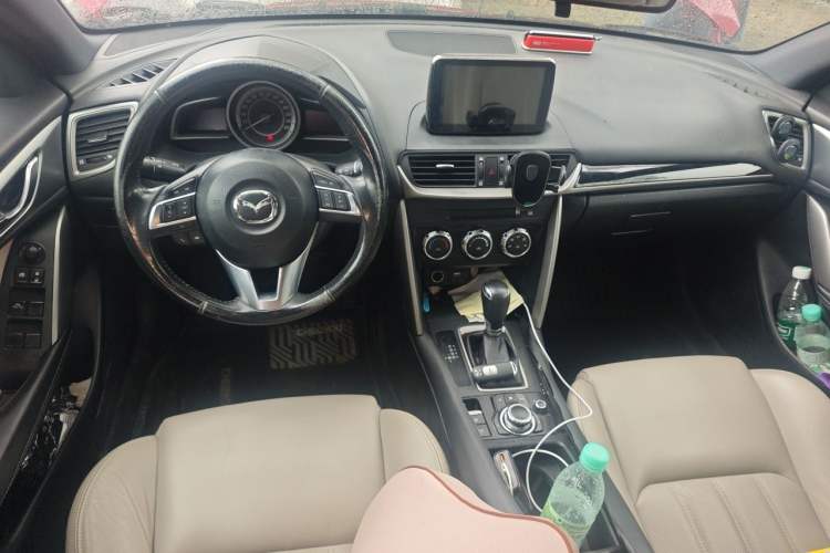 Used Mazda CX-4 2016 2.0L Automatic 2WD Blue Sky Dynamic Leather Edition Center Console