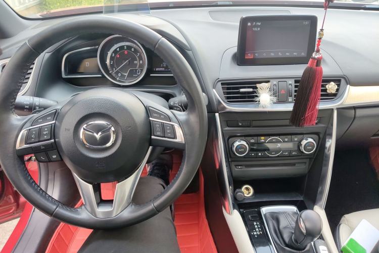 Used Mazda CX-4 2016 2.0L Automatic Two-Wheel Drive Blue Sky Leading Edition Center Console