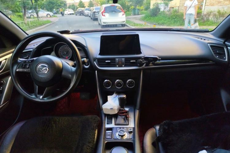 Used Mazda CX-4 2016 2.0L Automatic 2WD Blue Sky Dynamic Edition Center Console