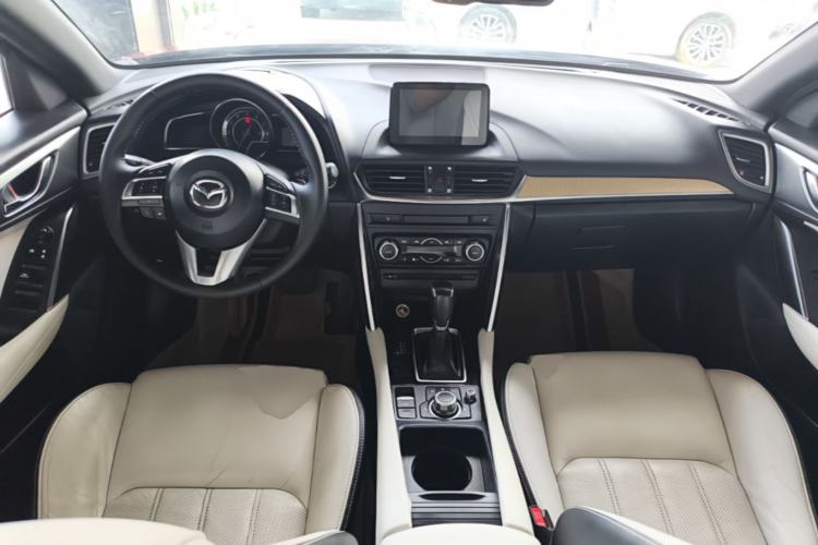 Used Mazda CX-4 2016 2.0L Automatic Two-Wheel Drive Blue Sky Leading Edition Center Console