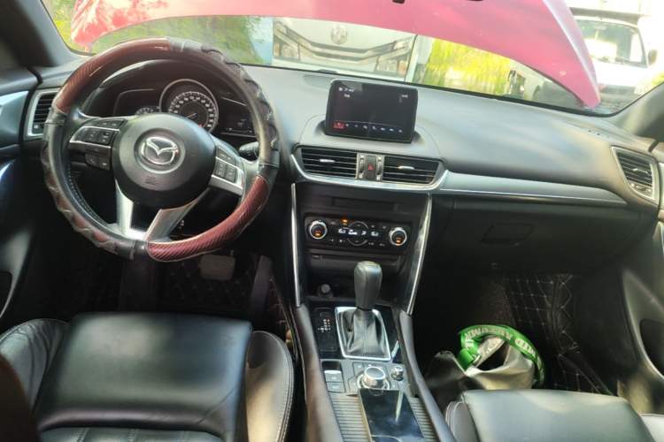 Used Mazda CX-4 2016 2.0L Automatic 2WD Blue Sky Luxury Edition Center Console