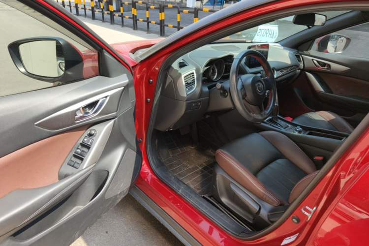 Used Mazda CX-4 2016 2.0L Automatic 2WD Blue Sky Dynamic Edition Driver Seat