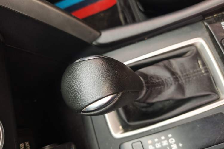 Used Mazda CX-4 2016 2.0L Automatic 2WD Blue Sky Dynamic Edition Gear Lever
