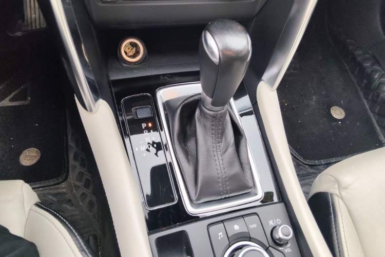 Used Mazda CX-4 2016 2.5L Automatic 4x4 Bluetide Fearless Edition Gear Lever