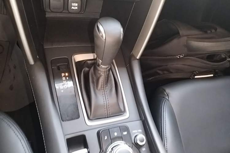 Used Mazda CX-4 2016 2.0L Automatic 2WD Blue Sky Dynamic Edition Gear Lever