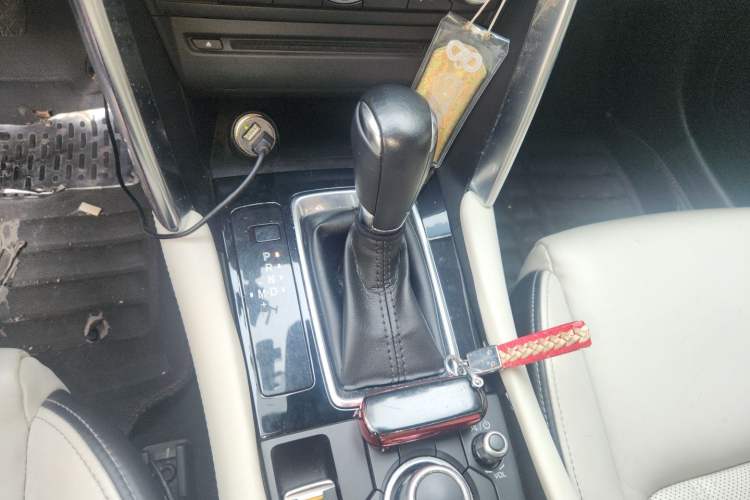 Used Mazda CX-4 2016 2.0L Automatic Two-Wheel Drive Blue Sky Leading Edition Gear Lever